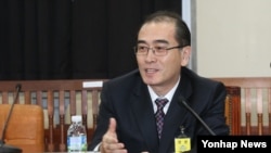 Thae Yong-ho, mantan diplomat kedua tertinggi Korea Utara di London, memberikan keterangan di hadapan Dewan Komite Intelijen Nasional Korea Selatan di Seoul, 23 Desember 2016 (Foto: dok).