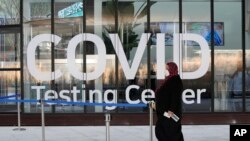 A traveler arrives to enter into a COVID-19 testing center at the Incheon International Airport In Incheon, South Korea, Wednesday, Dec. 1, 2021. 