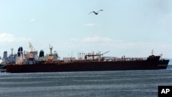 El petrolero iraní Forest está anclado en el muelle de la refinería El Palito cerca de Puerto Cabello, Venezuela, el martes 29 de septiembre de 2020.