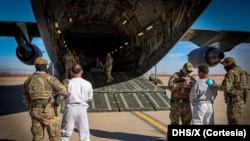 Депортација на нелегални имигранти од САД кон поморската база во Гвантанамо, на 5 февруари, 2025