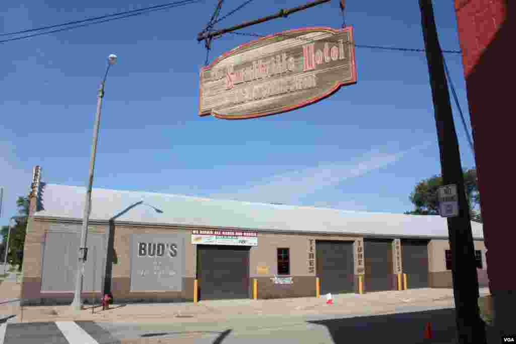 A Smallville sign is seen in Plano, Illinois. (K. Farabaugh/VOA)