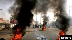 Sudanese protesters use burning tires to erect a barricade on a street, demanding that the country's Transitional Military Council hand over power to civilians, in Khartoum, Sudan, June 3, 2019.
