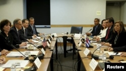 Assistant Secretary of State for Western Hemisphere Affairs Roberta Jacobson (L) and Josefina Vidal (R), director general of the U.S. division of the Cuban Foreign Ministry, during a meeting at the State Department in Washington, May 21, 2015. 