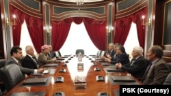 Türkiye'deki Kürt partileri çözüm sürecini tartışmak üzere Kürt Bölgesinin Selahattin kentinde Barzani ile bir araya geldi. 