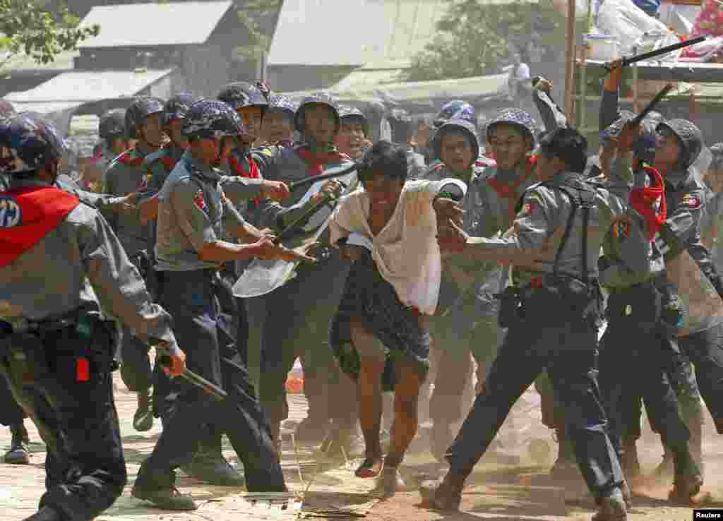 Police hit a student protester during violence in Letpadan, March 10, 2015. Myanmar police beat students with batons and detained some of them as they broke up a group of about 200 protesters who had been locked in a standoff with security forces for more than a week, a Reuters witness said. The students were protesting an education bill they say stifles academic independence.