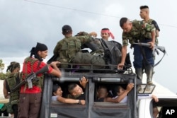 Rebels of the Revolutionary Armed Forces of Colombia, FARC, arrive in Yari Plains, southern Colombia, Sept. 25, 2016.