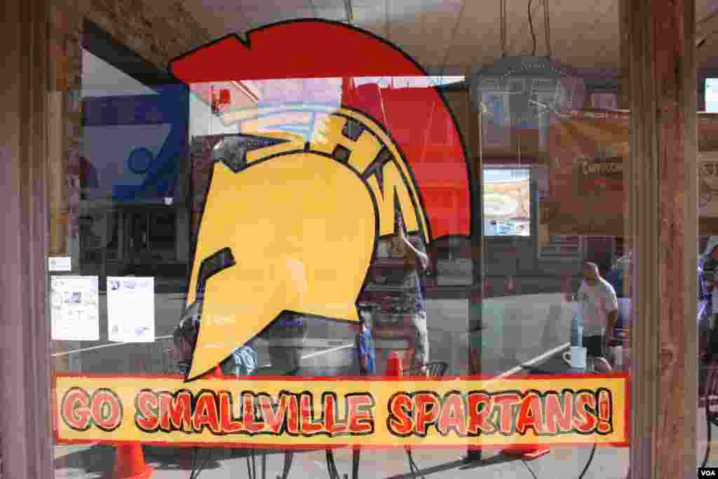 A shop window painted for the movie, Plano, Illinois. (K. Farabaugh/VOA)