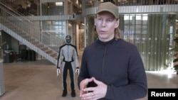 เบิร์นท์ บอร์นิช ซีอีโอ และผู้ก่อตั้งบริษัท 1X