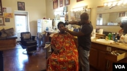Barber Ray Jefferson has lived in Mount Pleasant for 25 years. (W. Gallo/VOA)