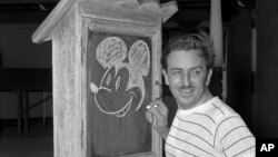 কার্টুন চরিত্র মিকি মাউস-এর স্রস্টা ওয়াল্ট ডিসনি। ফটোঃ ১৩ অগাস্ট, ১৯৪১।