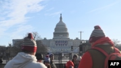 ԱՄՆ նորընտիր նախագահ Դոնալդ Թրամփի կողմնակիցները՝ ԱՄՆ Կոնգրեսի մոտ Թրամփը երդմնակալության օրը, Վաշինգտոն, 2025 թվականի հունվարի 20-ի: (Լուսանկարը՝ ՄԵԹԹՅՈՒ ՀԱՏՉԵՐ / AFP)