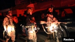 Afghan security forces arrive on scene of restaurant attack, Kabul, Jan. 17, 2014.
