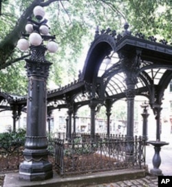 There's a netherworld of sunken storefronts right below Seattle's beautiful Pioneer Square.