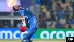 حشمت الله شهیدی کپتان تیم ملی کرکت افغانستان که تا پایان دیدار وکت اش را حفظ کرد و ۴۸ دوش را انجام داد.