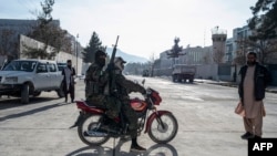 Kobul ko'chalaridagi xavfsizlik kuchlari (arxiv) 