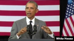 Presiden AS Barack Obama hari Jumat (28/8) mengatakan persetujuan nuklir Iran akan mencegah Iran mengembangkan bom atom (foto: dok).