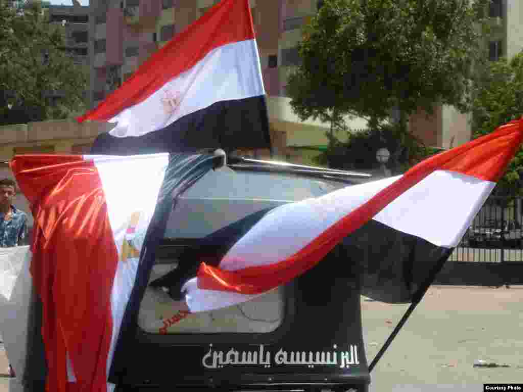 Egyptian flags for sale at Muslim Brotherhood stronghold outside Cairo&#39;s Rabaa al-Adawiya mosque. Photo: VOA/Sharon Behn