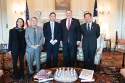 U.S. Secretary of State Mike Pompeo met with Wang Dan, Su Xiaokang, Liane Lee, Henry Li and other student leaders and survivors of the Tiananmen Square protests, June 2, 2020. (Mike Pompeo, Twitter)