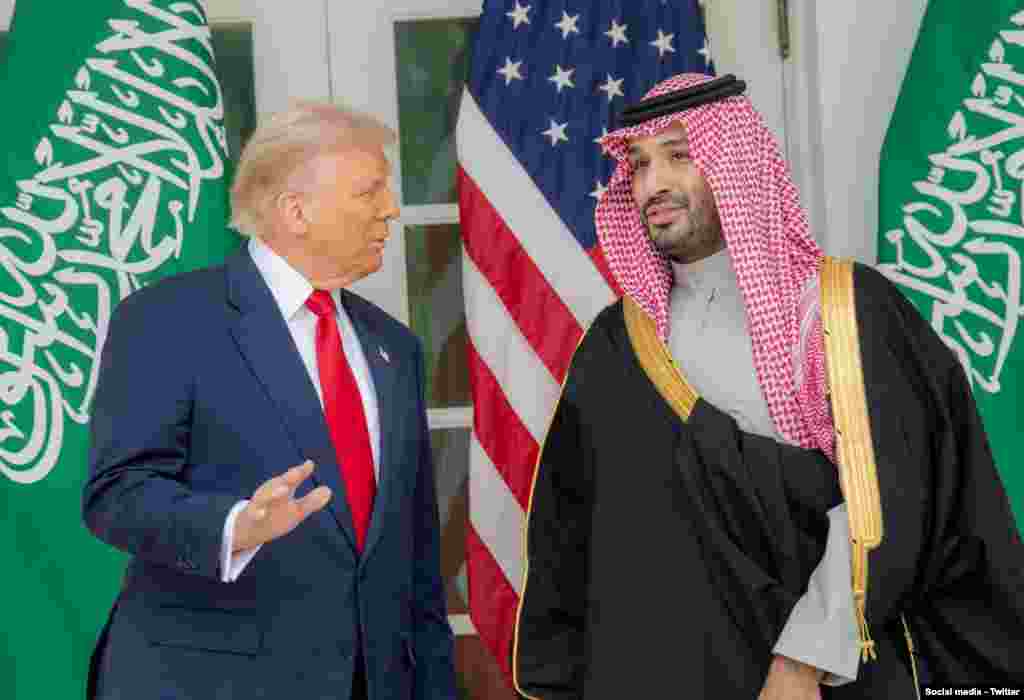 دونالد ترامپ، رئیس‌جمهوری ایالات متحده آمریکا، در مراسم رسمی استقبال از شاهزاده بن‌سلمان با حضور مقامات ارشد آمریکایی و سعودی.
