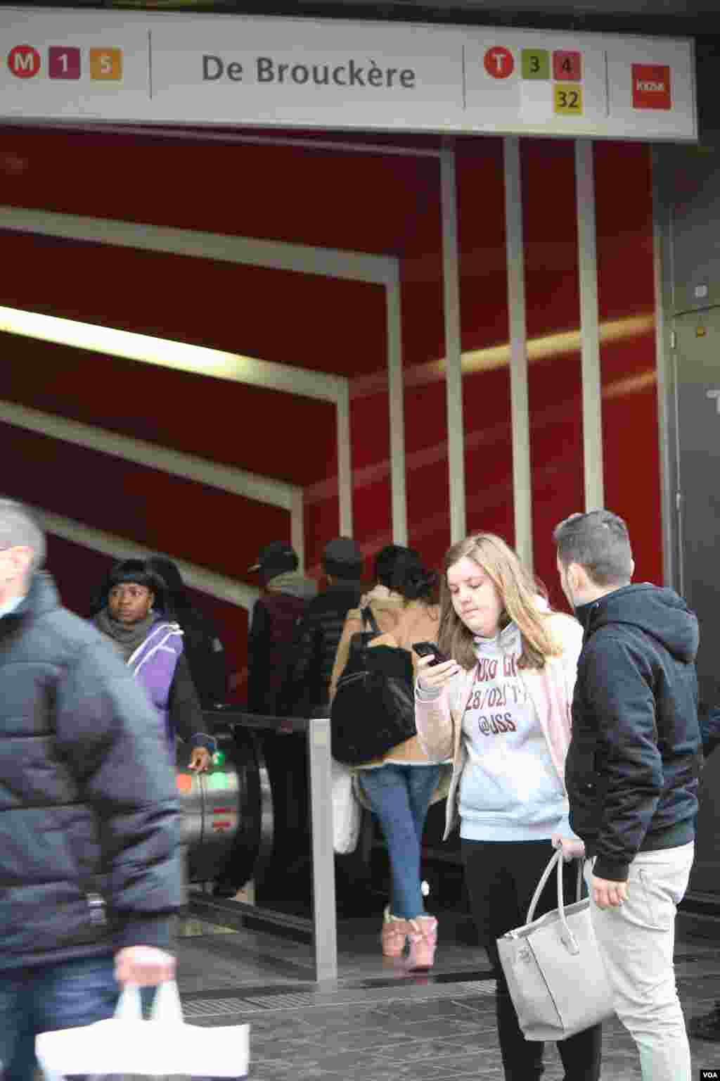 Subways in Brussels reopened Wednesday morning and locals said while they are still nervous about what the government calls an “imminent” attack, life must go on, Nov. 25, 2015. (Heather Murdock/VOA)