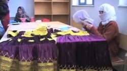 زنان افغان و تجارت لباس 