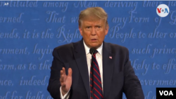 El presidente Donald Trump rechazó el martes continuar las negociaciones con los demócratas en el Congreso para llegar a un acuerdo sobre el estímulo económico a los trabajadores y empresas por la pandemia de COVID-19.