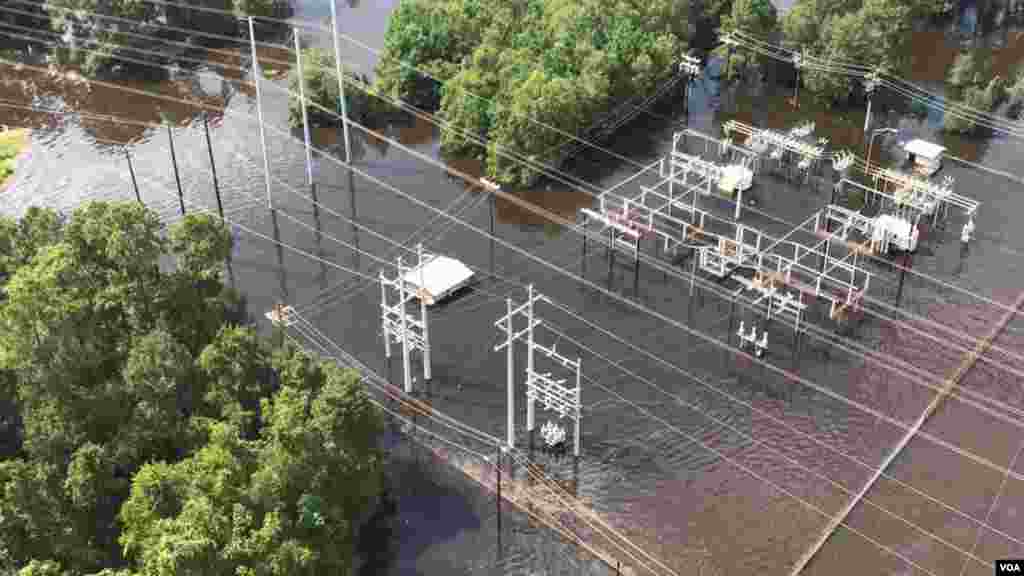 Photography by VOA's Celia Mendoza. Helicopter flight - courtesy Texas Army National Guard.