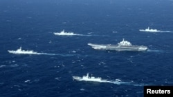 Tàu sân bay Liêu Ninh của Trung Quốc cùng các tàu hộ tống trong một cuộc tập trận trên biển Đông. Việt Nam lên tiếng phản đối các hoạt động "của các bên liên quan" trong khu vực biển có tranh chấp mà không có sự đồng ý của Hà Nội.