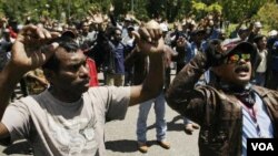 Ribuan pekerja tambang Freeport-McMoran di Timika, Papua melakukan aksi mogok.