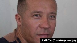 O'zbekistonda ikki oy oldin hibsga olingan huquq himoyachisi O'ktam Pardayev amnistiyaga tushib, ozod qilindi. Lekin uch yilgacha inson huquqlari faoliyati bilan shug'ullanmaslik sharti qo'yilgan.