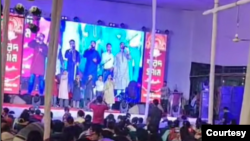 চট্রগ্রামের একটি পূজা মণ্ডপে ‘ইসলামী সংগীত’ পরিবেশন। বৃহস্পতিবার, ১০ অক্টোবর, ২০২৪। 