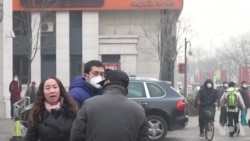 浦志强支持者呼喊口号斥骂便衣警察