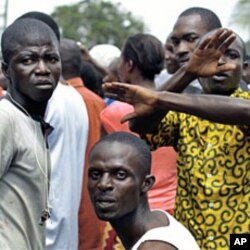 Supporters of presidential candidate and former President Henri Konan Bedie demonstrate outside his headquarters in Abidjan on 04 Nov 2010