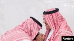 Newly appointed Crown Prince Mohammed bin Salman (L) kisses the hand of Prince Mohammed bin Nayef in Mecca, Saudi Arabia, June 21, 2017.