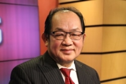 រូបឯកសារ៖ គុជ ច័ន្ទលី ខ្មែរអាមេរិកាំងមកពីរដ្ឋ ម៉ារីឡែន សម្តែងការយល់ឃើញជុំវិញសេចក្តីថ្លែងការប្រចាំឆ្នាំរបស់លោកប្រធានាធិបតី Trump ស្តីពីស្ថានភាពសហព័ន្ធ នៅទីស្នាក់ការវីអូអេ រដ្ឋធានីវ៉ាស៊ីនតោន ថ្ងៃទី១៣ ខែកុម្ភៈ ឆ្នាំ២០១៩។ (ទែន សុខស្រីនិត/VOA)