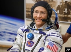 Astronot AS Christina Koch, anggota kru utama ekspedisi di Stasiun Antariksa Internasional, sebelum peluncuran pesawat ruang angkasa Soyuz MS-12 di pusat peluncuran luar angkasa Baikonur yang disewa Rusia, di Kazakhstan, 14 Maret 2019.