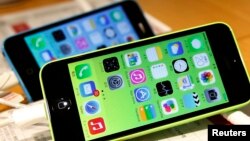 FILE - Apple’s battle against the FBI over unlocking an iPhone gained the support of several U.S. technology giants Thursday.