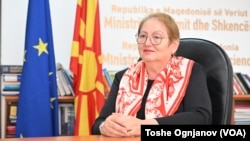 Ако кажеме дека поединечно, Етика и Логика ги нема, но има Филозофија во која може да се предаваат и Етика и Логика. Од тука, не гледам дека е тоа сериозен проблем, вели министерката Јаневска за критиките кон новиот Концепт за гимназиско образование.