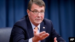 Menteri Pertahanan Amerika Ashton Carter di Pentagon, 16 April 2015 (Foto: dok).