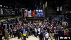 Президент Украины Владимир Зеленский посещает завод по производству боеприпасов в Скрантоне, Пенсильвания, США, 22 сентября 2024 года. COMMONWEALTH MEDIA SERVICES via REUTERS