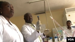 Molecular biologist John Kiiru studies drug-resistant bacteria spreading in Nairobi’s slums at the Kenya Medical Research Institute. (Credit: S. Baragona/VOA)