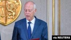 Le président Saied "a chargé lundi M. Fakhfakh de former un gouvernement dans les plus brefs délais", a indiqué la présidence de la République dans un communiqué.