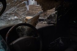 A burned-out car near a telecom in Nagorno-Karabakh, Oct. 9, 2020. (Yan Boechat/VOA)