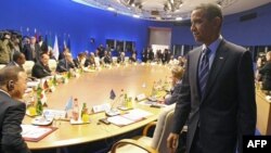 Tổng thống Obama đến dự cuộc họp bàn tròn với các nhà lãnh đạo G-8