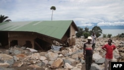 Des maisons détruites après un glissement de terrain dans le village de Rutunga dans la province de Bururi, à 35 km au sud de la capitale Bujumbura, le 30 mars 2015. 