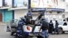 La police patrouille à Libreville, au Gabon, 15 août 2012 