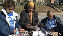 Volunteers get organized as they work to get out the vote in Balitmore, MD, Oct 2010