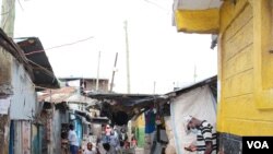 Life in Mukuru Kayaba, a Nairobi slum, has come to a halt, with economic activity curtailed because of the coronavirus pandemic. Residents are using a virtual community currency to pay for food and other items. (Mohammed Yusuf/VOA)