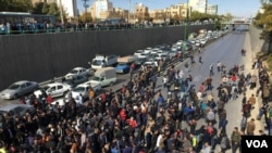 معترضان به گرانی بنزین در اصفهان - شنبه ۲۵ آبان