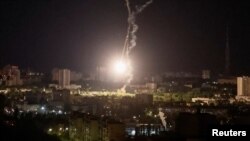 Київ під час російської атаки, 16 травня 2023. REUTERS/Gleb Garanich